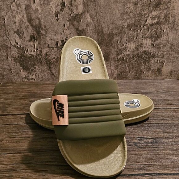 Nike slides       - Picture 2 of 5